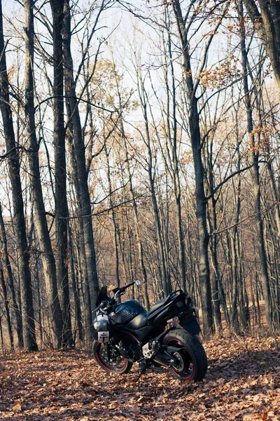 Czarny Motocykl Suzuki Gsr600 Naturze — Zdjęcie stockowe