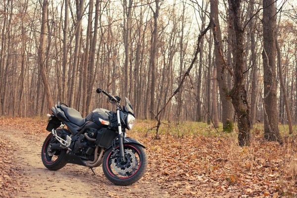 Zwarte Suzuki Gsr600 Motorfiets Natuur — Stockfoto