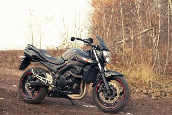 Ukraine Kiev Novembre 2020 Puissante Moto Noire Suzuki Gsr600 Forêt — Photo