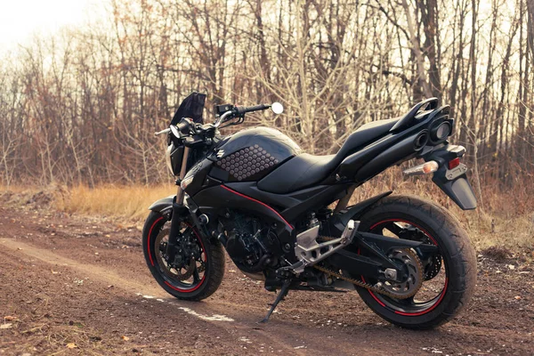 Ukraine Kiew November 2020 Kraftvolles Schwarzes Motorrad Suzuki Gsr600 Waldherbst — Stockfoto