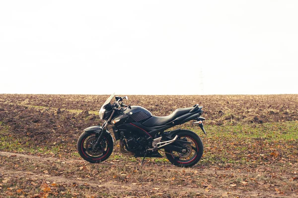Ukraine Kiev Listopad 2020 Potężny Czarny Motocykl Suzuki Gsr600 Leśnej — Zdjęcie stockowe