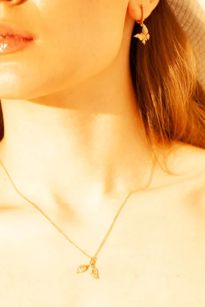 Krásné Zlaté Šperky Dívku Close — Stock fotografie