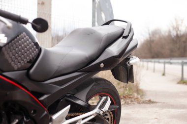 UKRAINE, KIEV - 10 Temmuz 2021: Suzuki GSR600 spor siyah motosikleti.