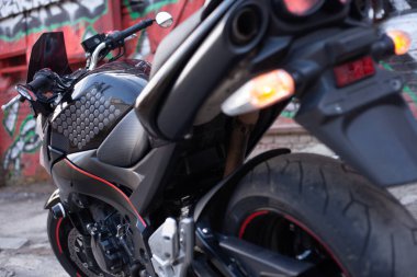 UKRAINE, KIEV - 10 Temmuz 2021: Suzuki GSR600 spor siyah motosikleti.