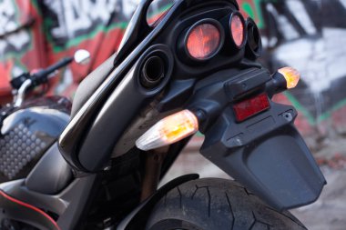 UKRAINE, KIEV - 10 Temmuz 2021: Suzuki GSR600 spor siyah motosikleti.