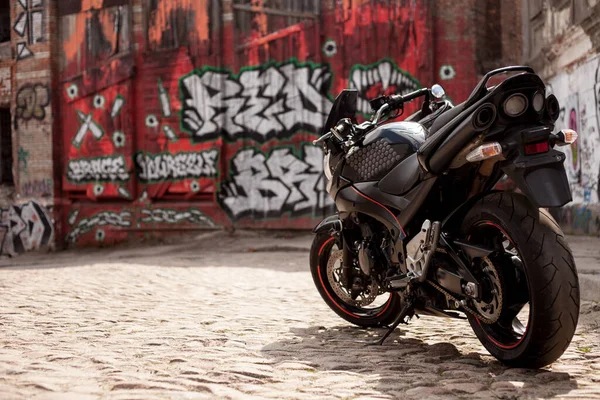 Ukraine Kiev 2021 Július Suzuki Gsr600 Sport Fekete Motorkerékpár Graffiti — Stock Fotó
