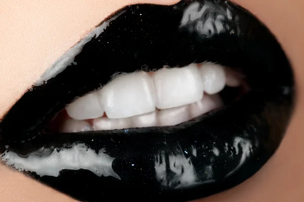 Black lips — Stock Photo, Image