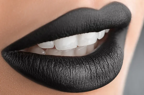 Black lips — Stock Photo, Image