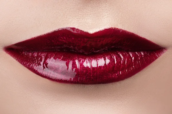 Elegantes labios rojos — Foto de Stock