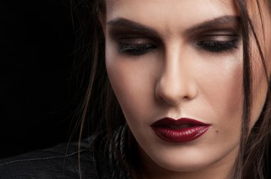 moda Kız bardaklarda.