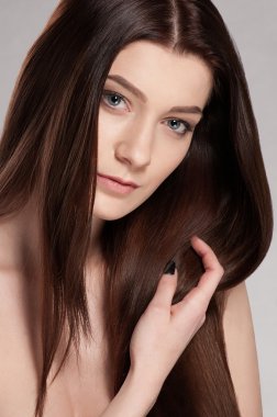 Narin pembe dudakları.