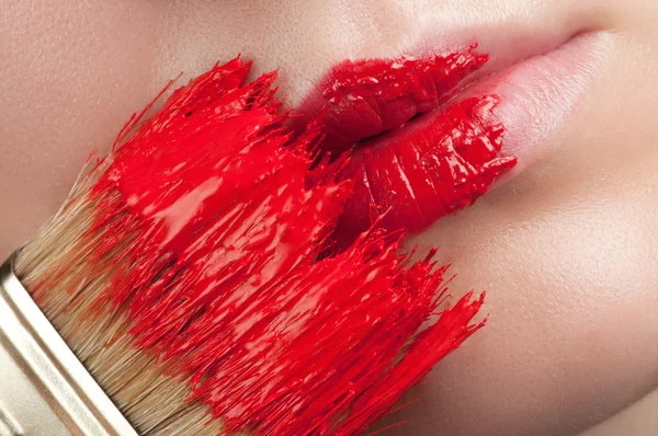 Rastros de pintura en los labios . — Foto de Stock