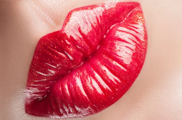 Hermosos y elegantes labios rojos . — Foto de Stock