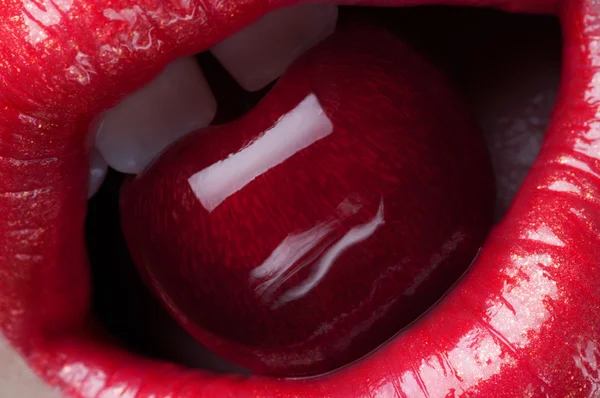 Schöne und stylische rote Lippen. — Stockfoto