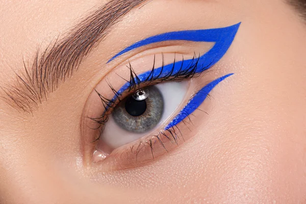 Mooie en kleurrijke oog make-up. — Stockfoto