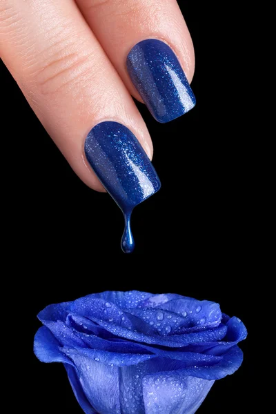 Blauwe manicure. — Stockfoto