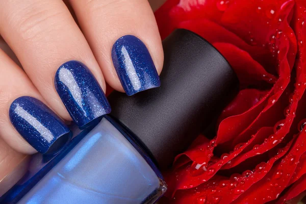 Verniz de unhas azul . — Fotografia de Stock