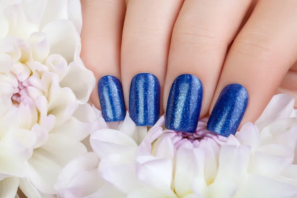 Esmalte de uñas azul . — Foto de Stock