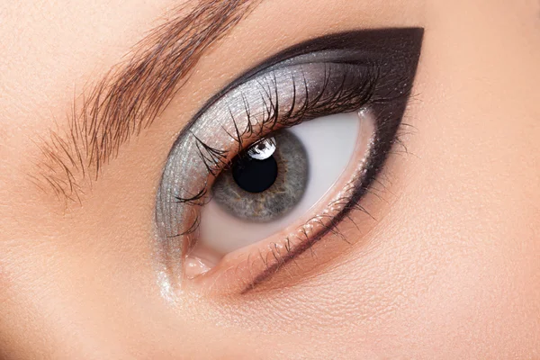 Beautiful eye with makeup. — Stock Photo, Image