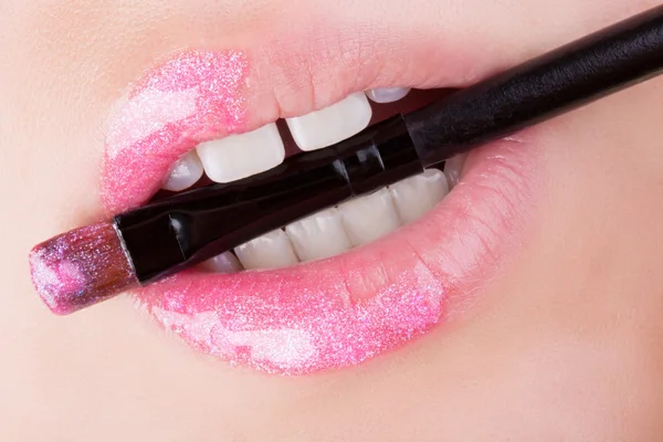 Lippen met roze glitter. — Stockfoto