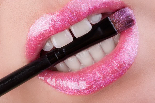 Lippen met roze glitter. — Stockfoto