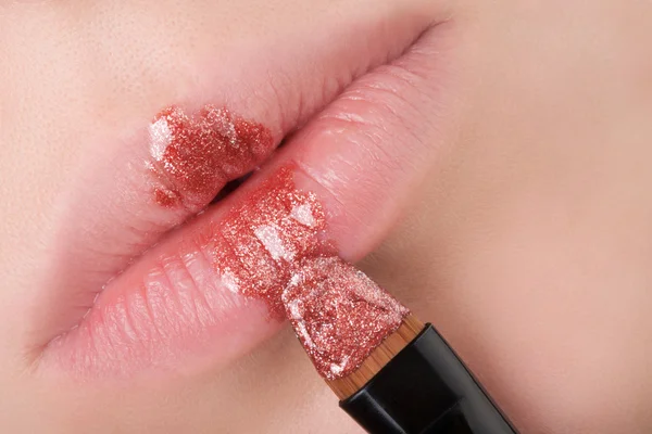 Bronzen lippen close-up. — Stockfoto