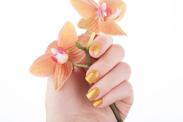 Hermosa manicura dorada . — Foto de Stock