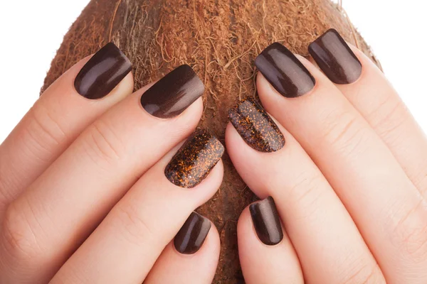 Mooi bruin manicure. — Stockfoto