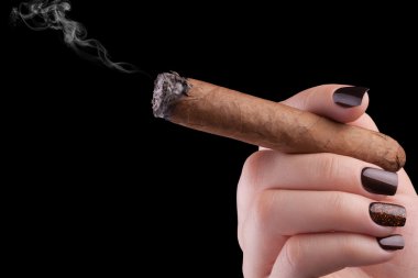 Güzel siyah tırnaklar.