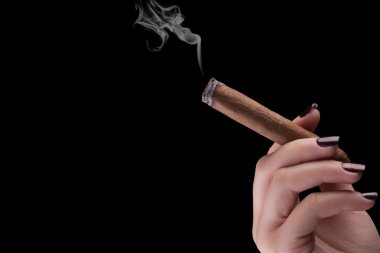 Güzel siyah tırnaklar.