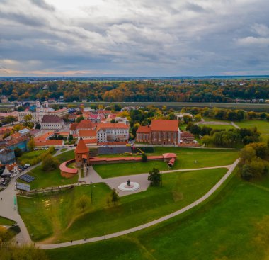 Kaunas kalesinin ve eski şehrin havadan görünüşü