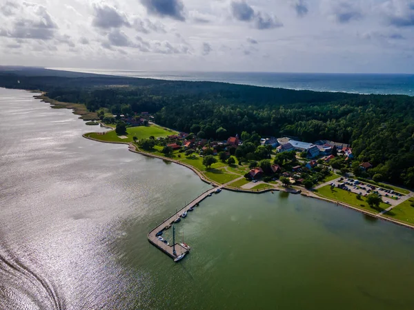 Juodkrante vila de pescadores em Curonian spit, Lituânia — Fotografia de Stock