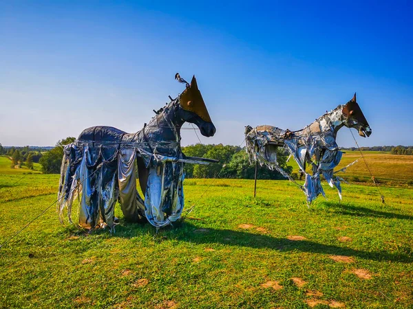 Horse sculptures grazing in the meadow — Stock Photo, Image