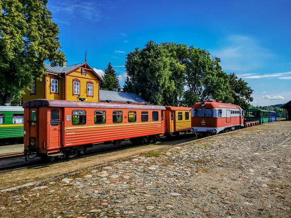 Rubikiai 'deki tren ve istasyon dar göstergeli.