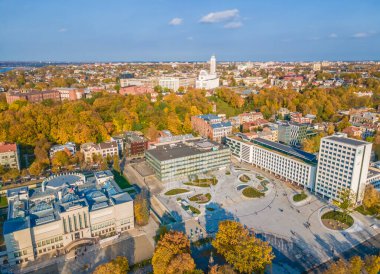 Kaunas 'ta yeniden inşa edilen Birlik Meydanı' nın havadan görüntüsü