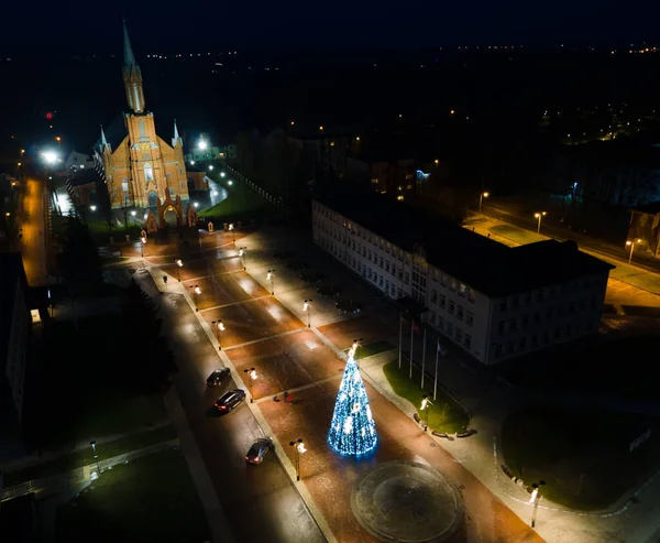 Повітряний Вид Прикрашеного Різдвяного Дерева Квадрат Напрямку Церкви Місті Кайсародіс — стокове фото