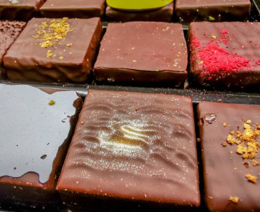 Lezzetli el yapımı çikolatalı şekerlemeler.