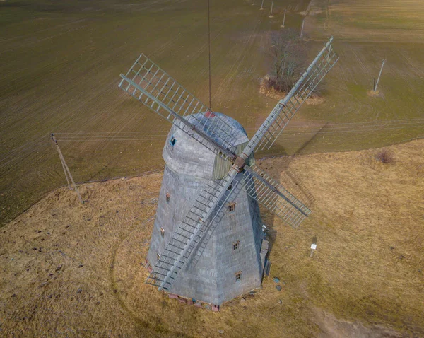 立陶宛一个古老风车的空中照片. — 图库照片