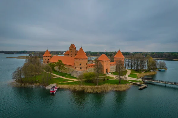 Légi kilátás Trakai sziget vár Litvániában — Stock Fotó