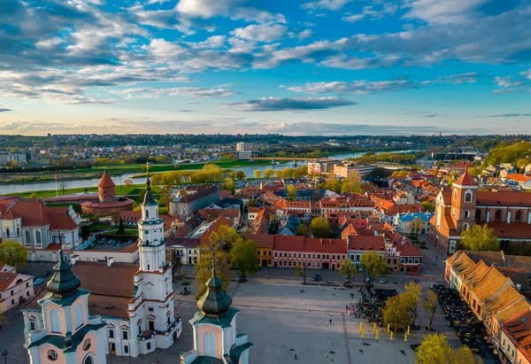 Вид з літака на площу ратуші Каунаса. — стокове фото