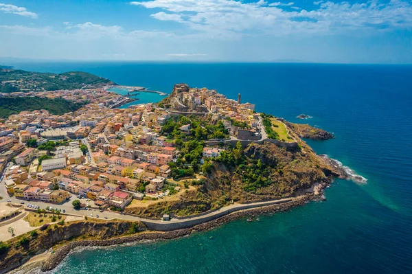 Castelsardo 'nun havadan görünüşü - İtalya, Sardunya' da bir kasaba ve komün