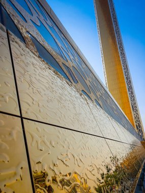 Dubai Çerçevesi. Dubai 'deki muhteşem mimari gökdelen binası, BAE. Dubai 'de en çok ziyaret edilen yerlerden biri.