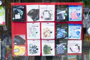 Glasgow, İskoçya, İngiltere, 11 Ekim 2020, Orta İskoçya mağazaları yüz kaplama satışlarını artırdı