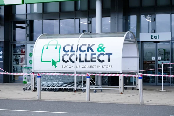 Londra, İngiltere, İngiltere, 17 Ekim 2020, Dükkan kuyruğu için kırmızı bantla tıklayın ve mağazayı toplayın