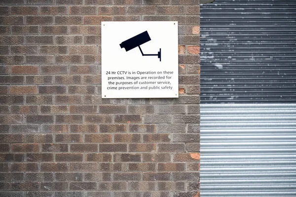 CCTV en funcionamiento 24 horas local signo protegido — Foto de Stock