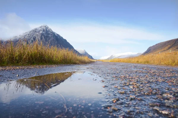 Batı Highland Yolu yürüyüş yolu ve Buachaille Etive Mor İskoçya