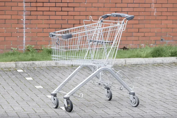 Hüzünlü umutsuzluk durumundaki doktor covid-19 koronavirüs salgını sırasında kendini çaresiz ve depresyonda hissediyor.