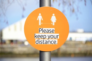 Lütfen salgın sırasında mesafenizi koruyun.