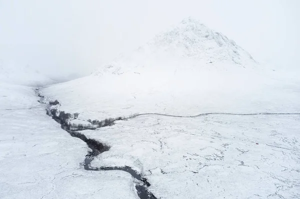 Buachaille Etive Mor 겨울 공중에서 눈으로 덮여 — 스톡 사진