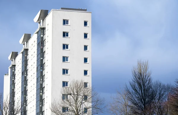 High rise council flat in deprived poor housing estate in Cardonald, Glasgow — Photo
